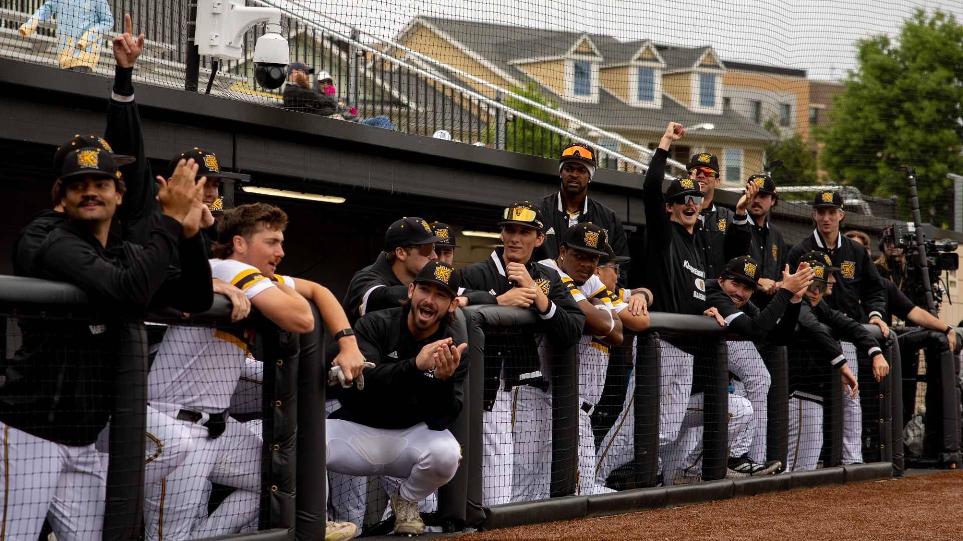 KSU Baseball Dugout reacts to a good play