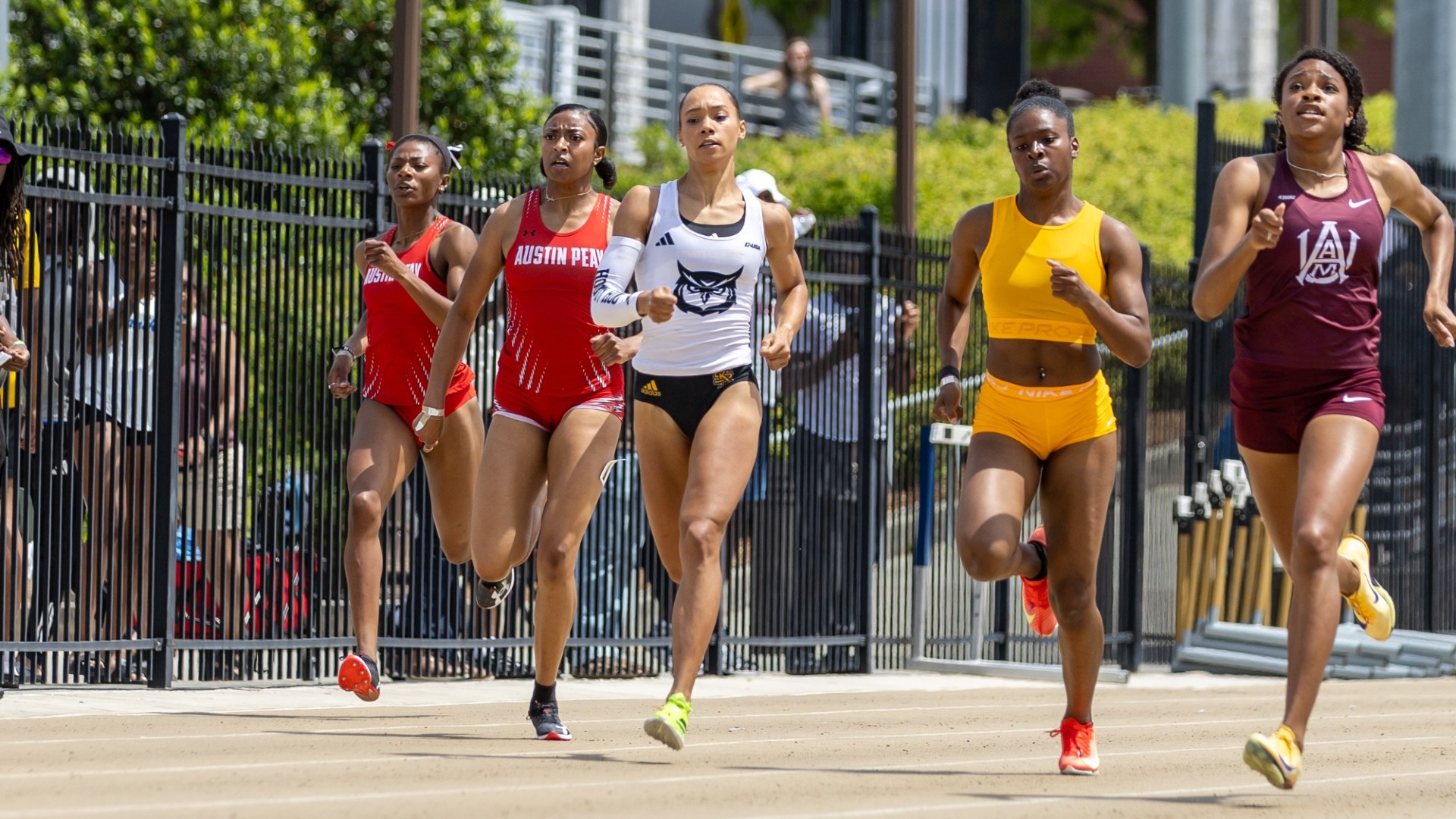 Emma Sullivan in the 400m at GT Invitational
