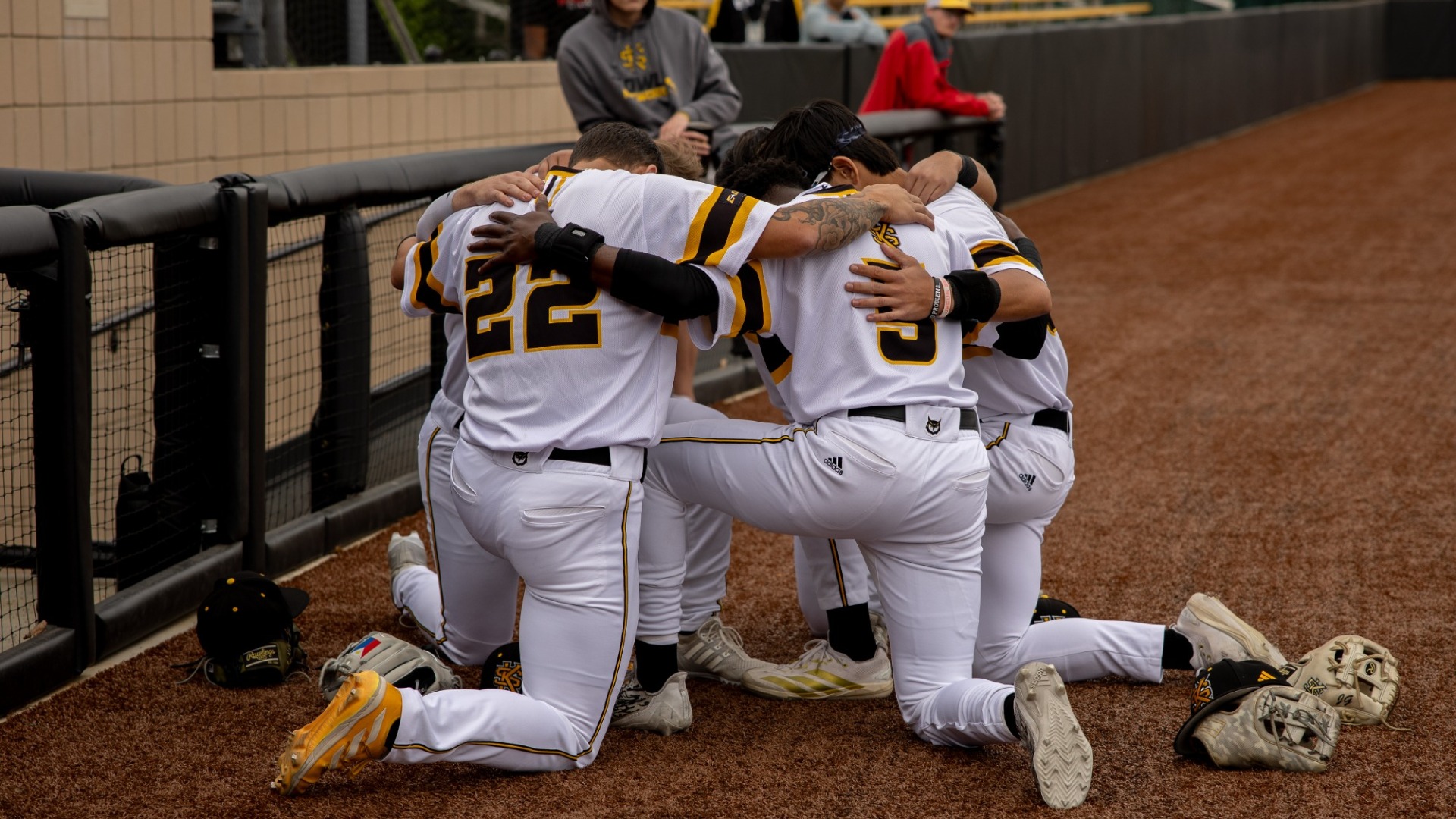 KSU baseball players praying