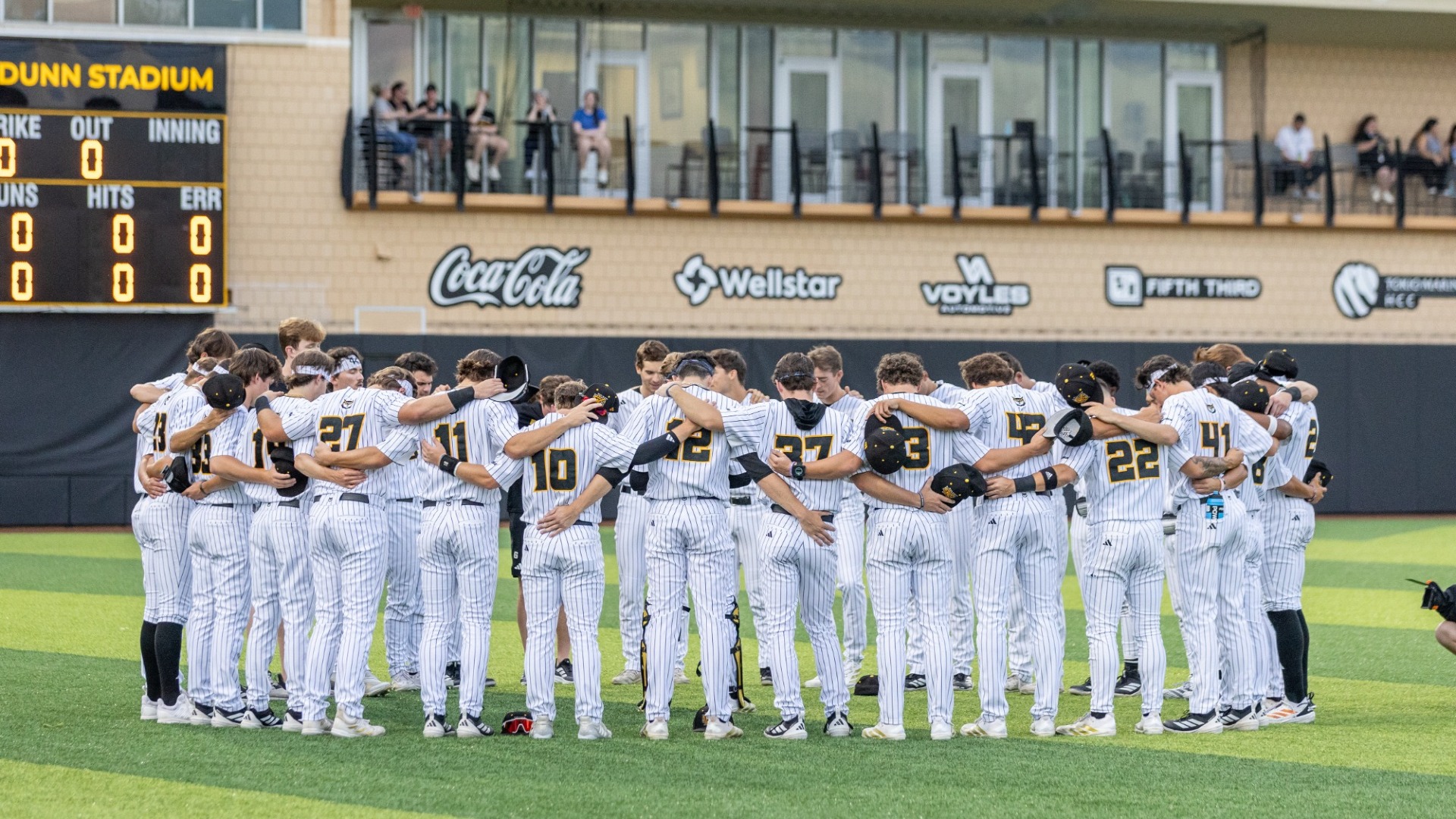 KSU Baseball team huddling