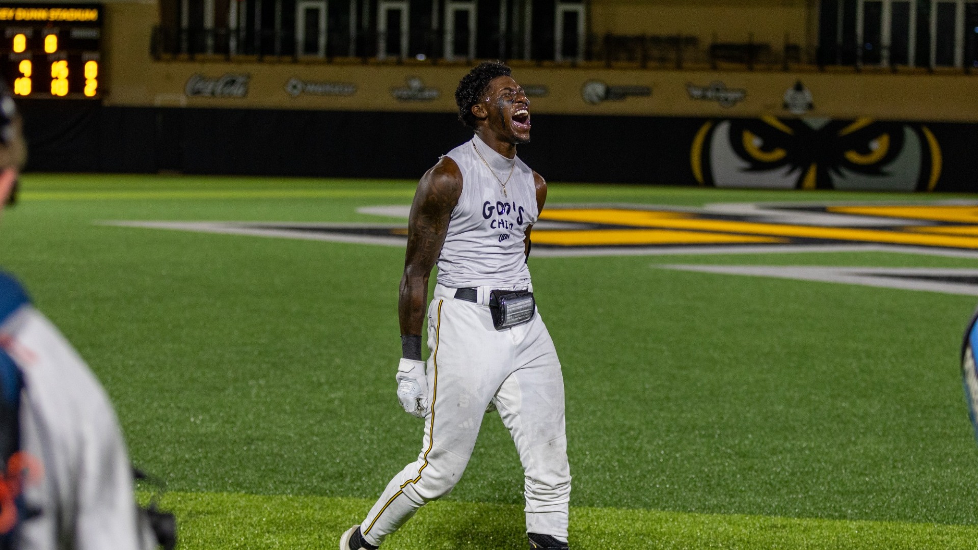 Shamaar McDuffie celebrating after walking-off Georgia State