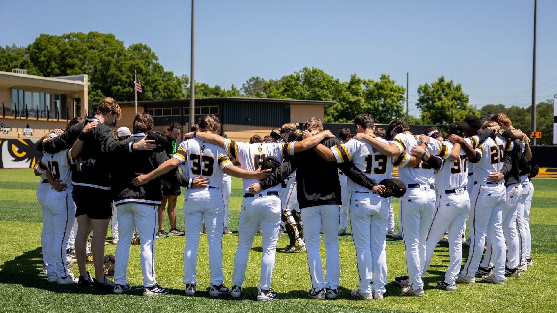 KSU Baseball team prayer