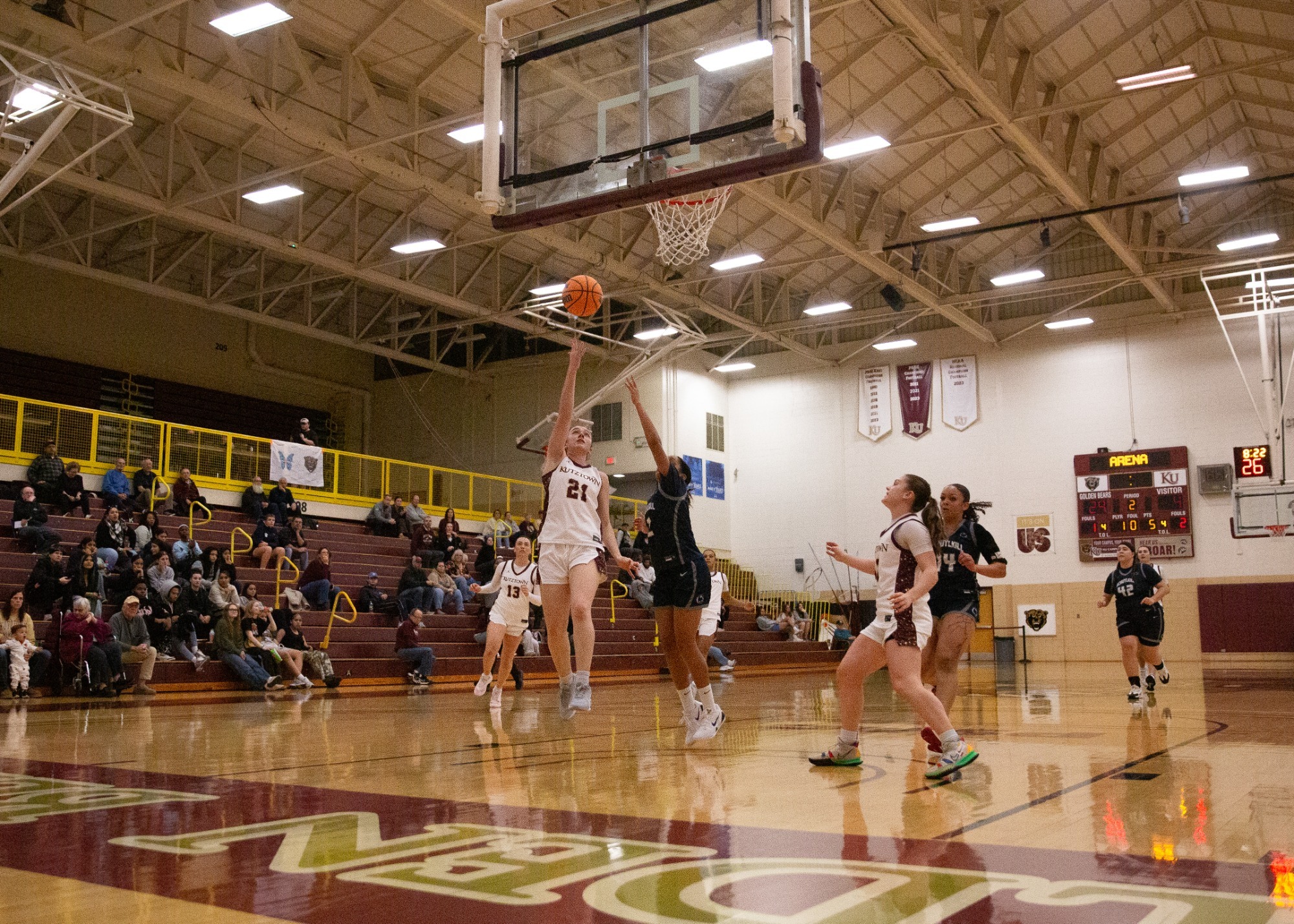 Maggie Coleman driving to the basket vs. PSU Schuylkill, 11/19/25