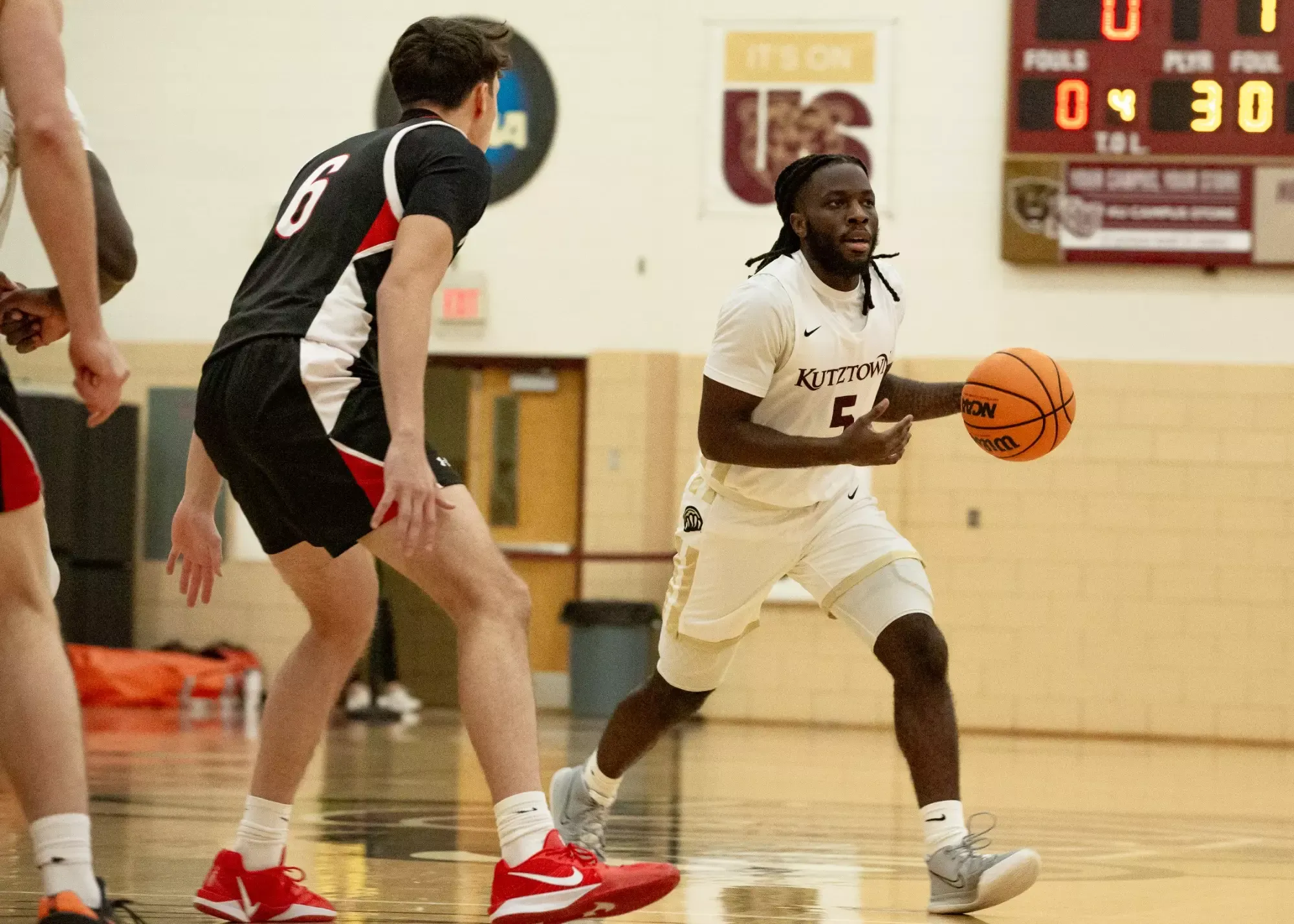 Jalen Bryant scanning the defense against Frostburg State 12-1-25