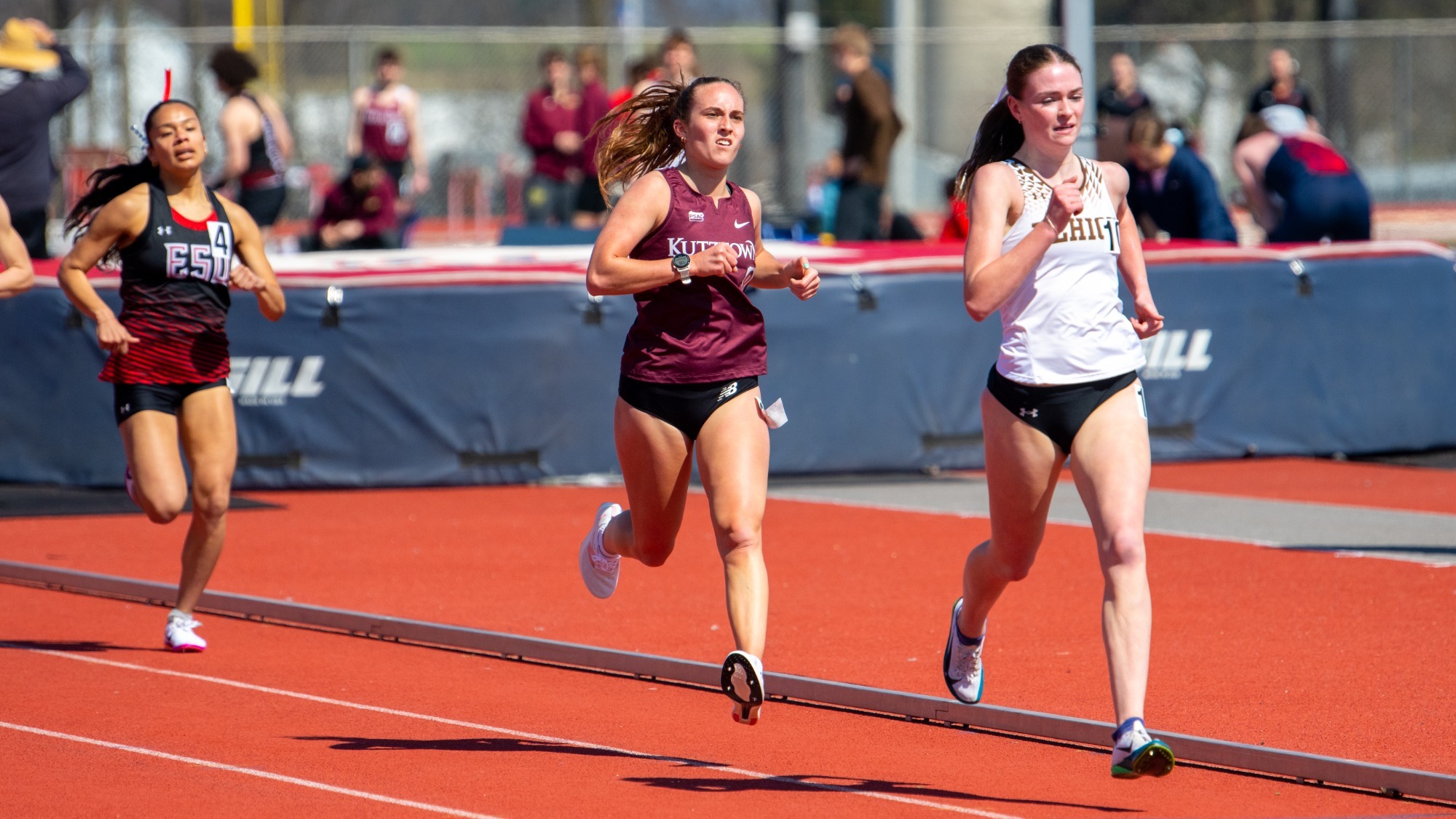 Maura Lenhart running the 800m at the Keystone Challenge, 3/21/26