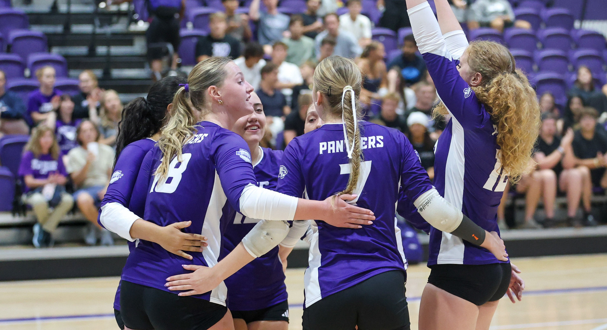 volleyball group huddle