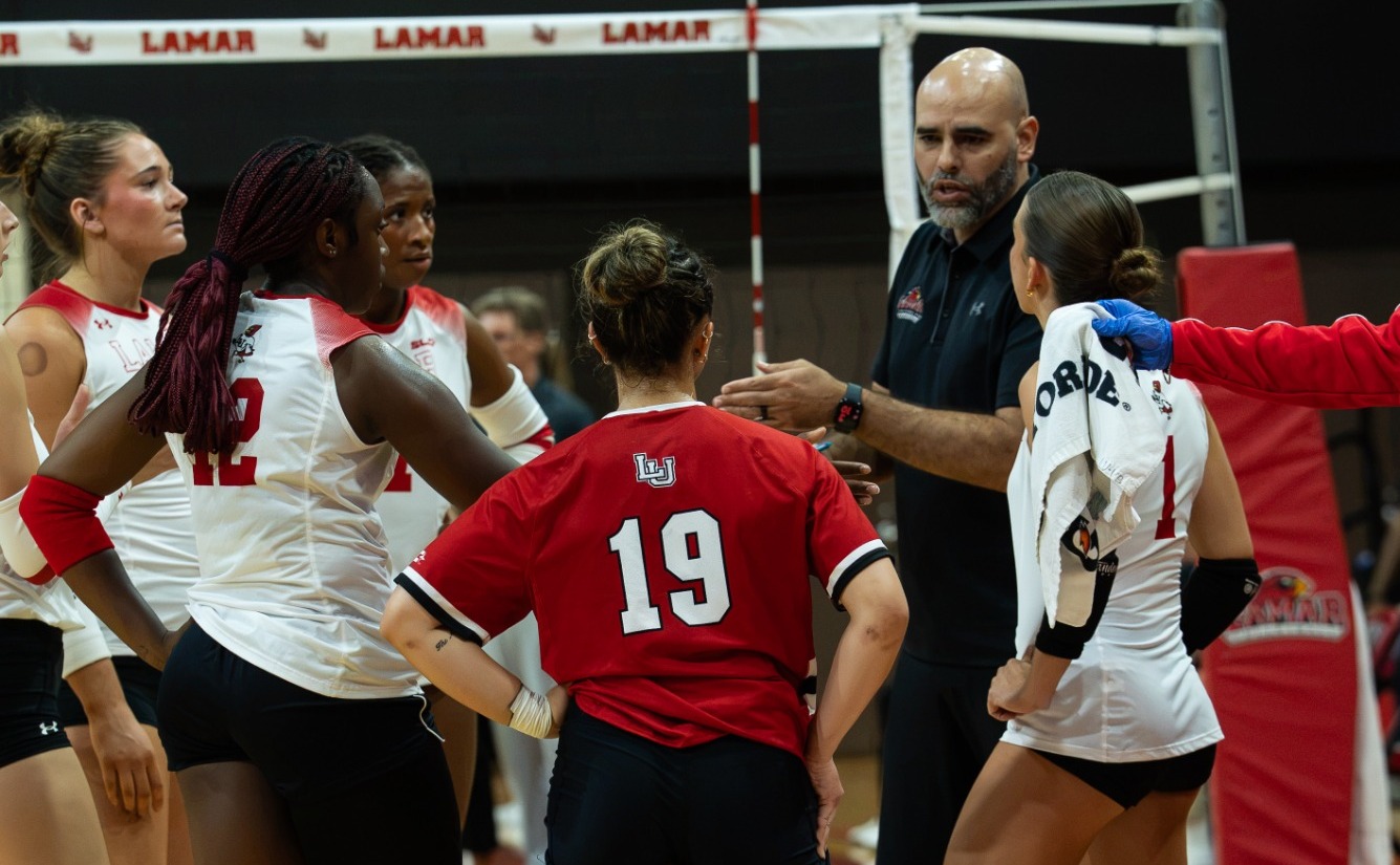 LU VB Team Action Shot