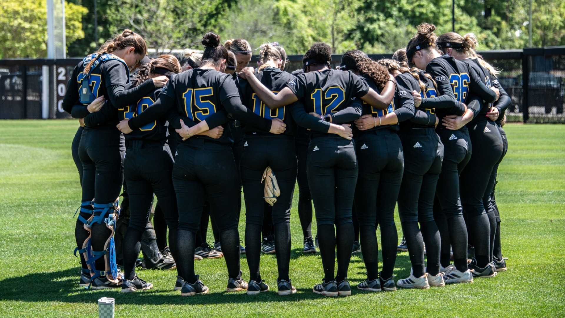 softball huddle 2025