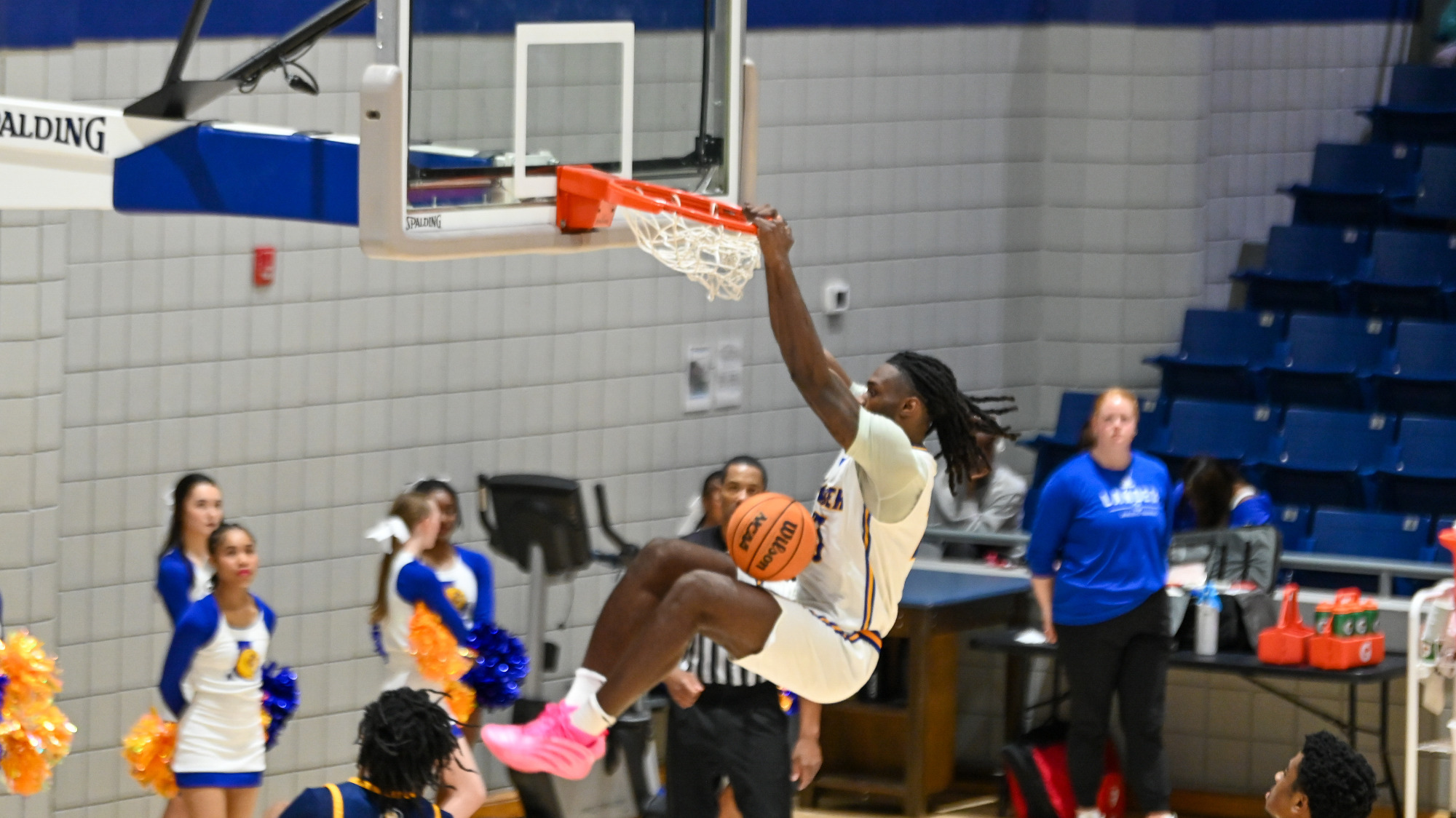 Dylan Canoville Dunk vs. GSW 2-18-26