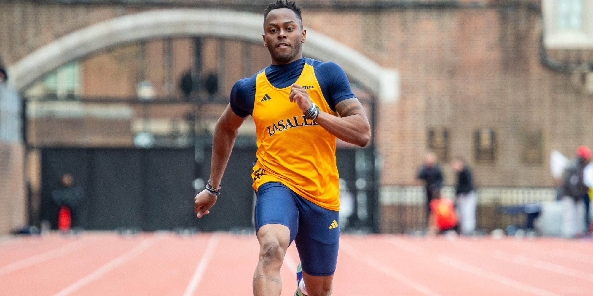 Mancini Sisters Shine at Larry Ellis Invitational La Salle University