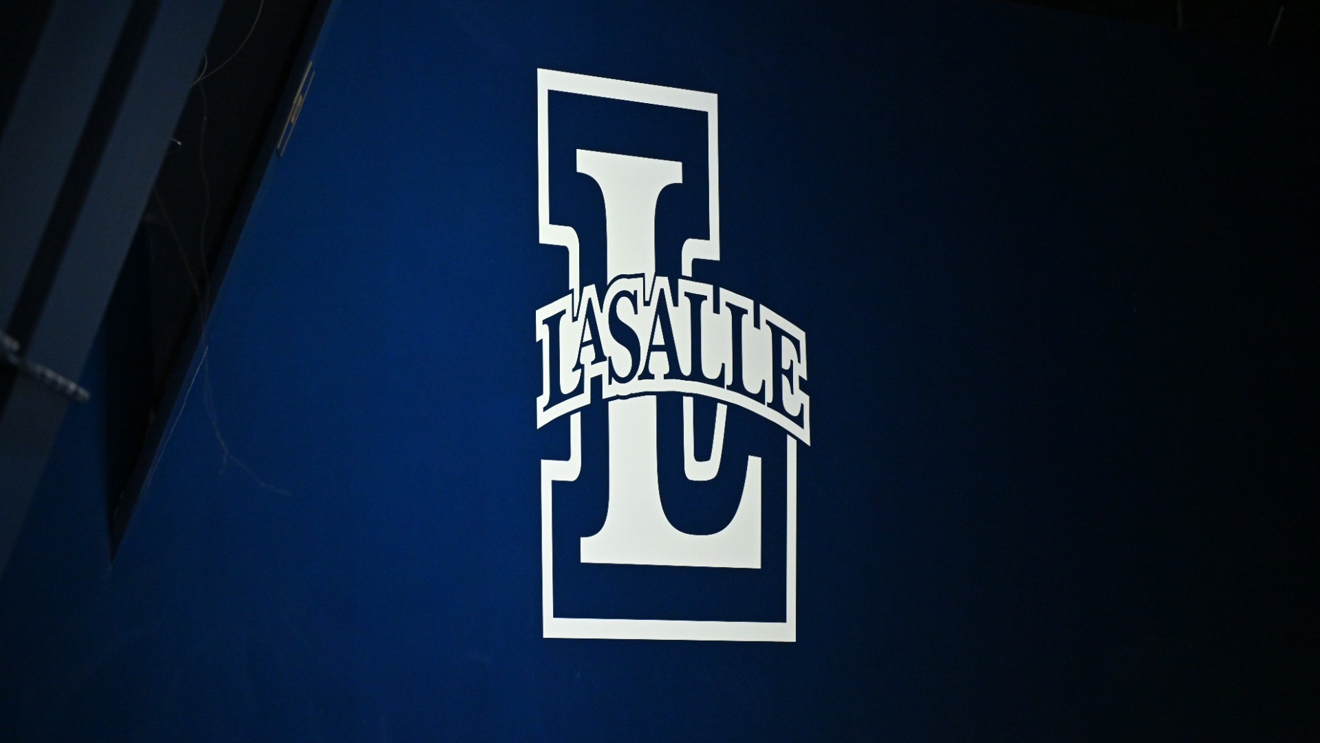 La Salle Wall Logo