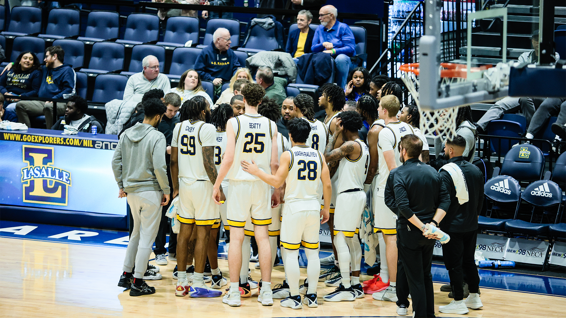 1/10/2026: Men's Basketball Huddle vs. Saint Louis