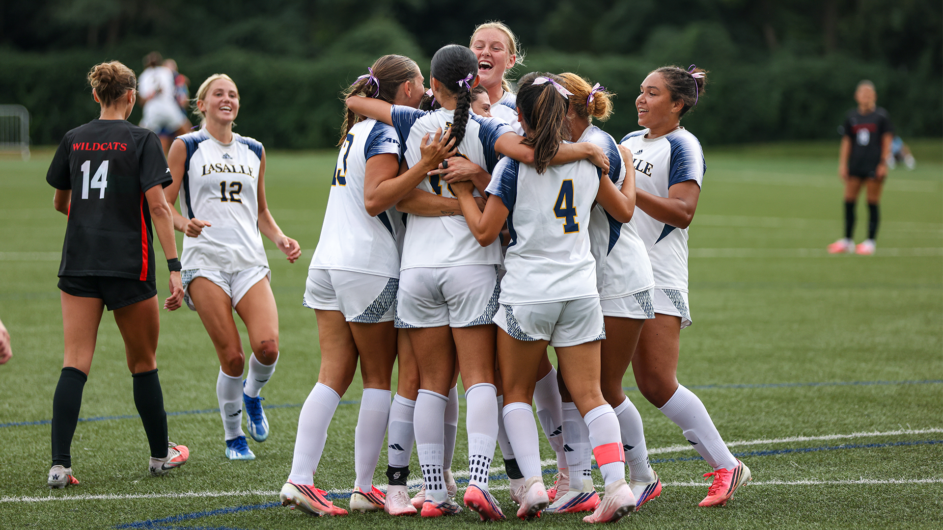 9/19/2026: WSOC Team Huddle 2-1 Win Vs. Davidson