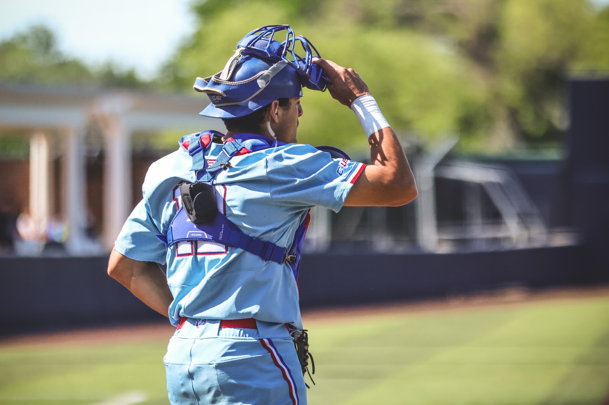 Catcher Jorge Corona 
