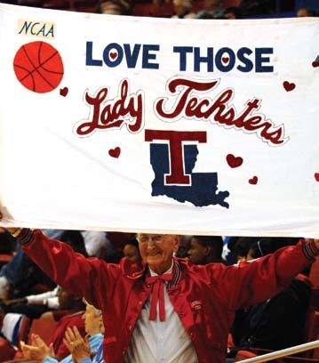 Leonard Green holding a handmade Love Those Lady Techsters sign