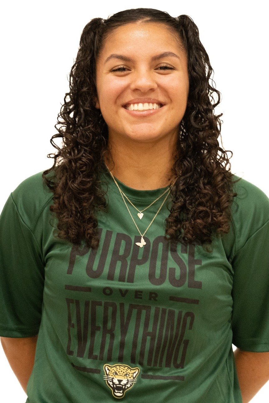 Naveah Litel headshot
