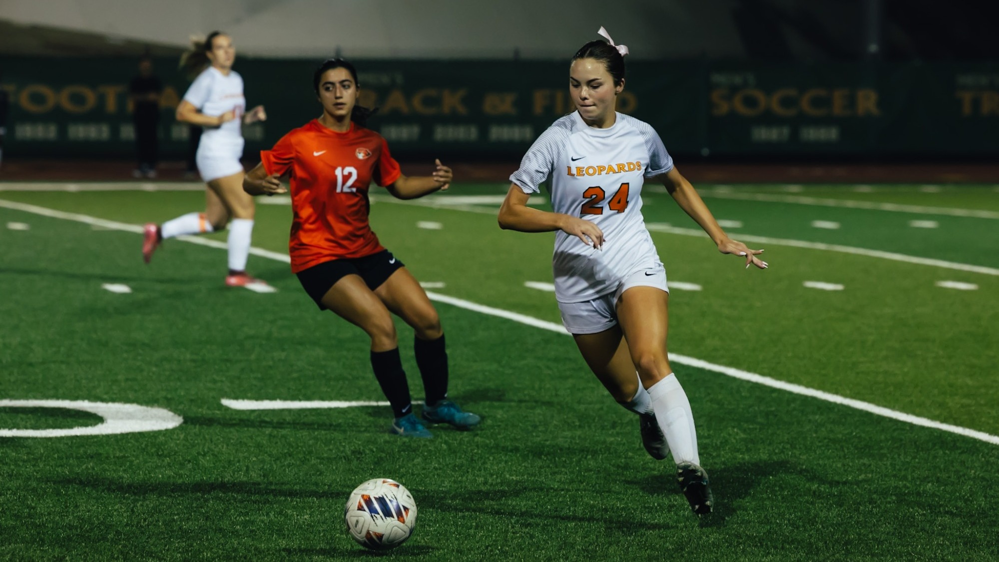 Sewell Dodges Defender 