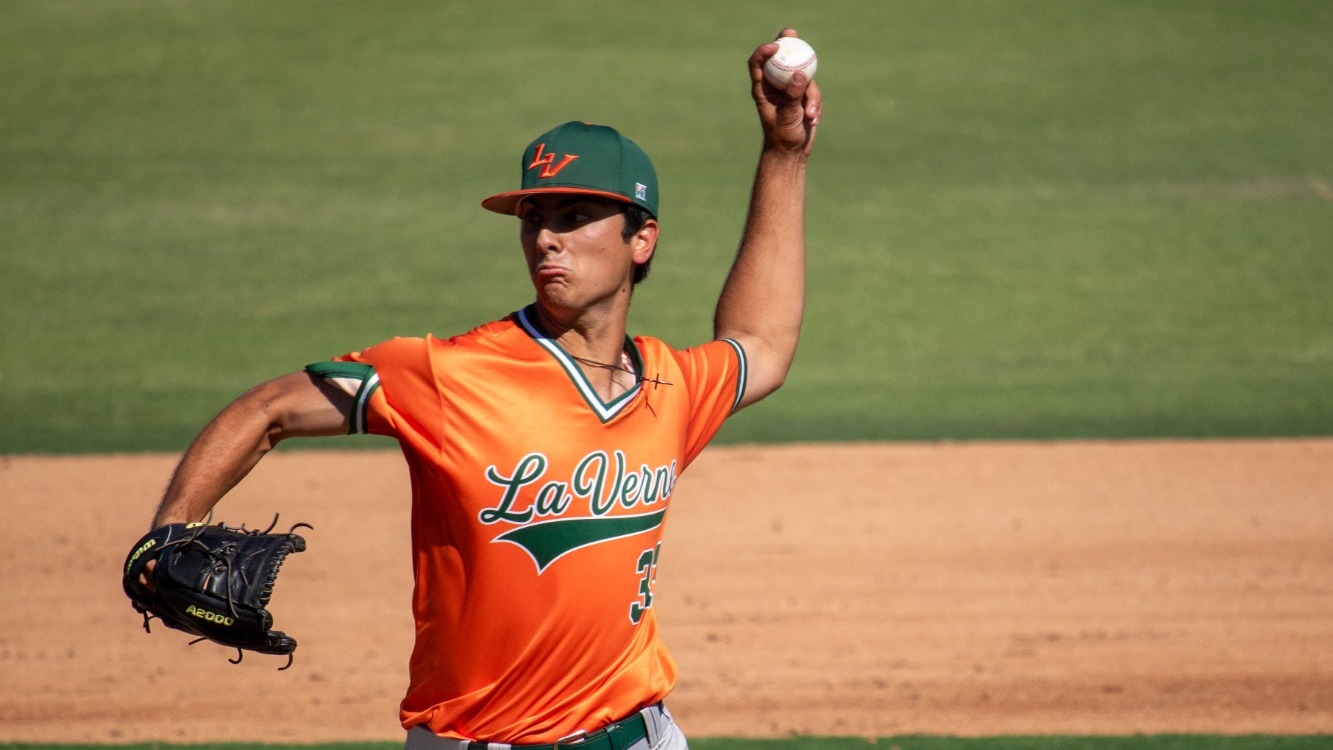 Justin Ries pitching