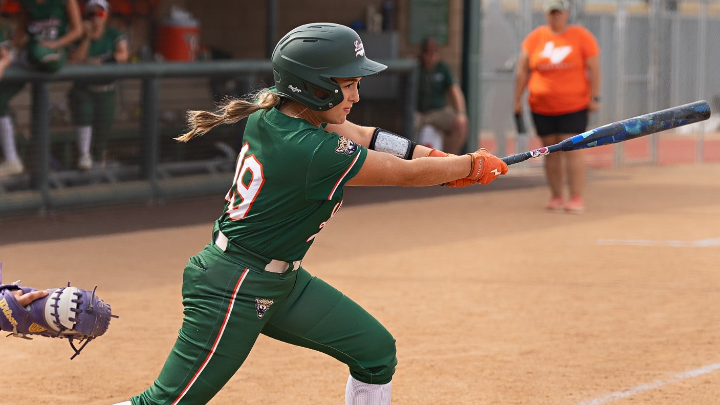 Aries Alonso makes contact against Williams