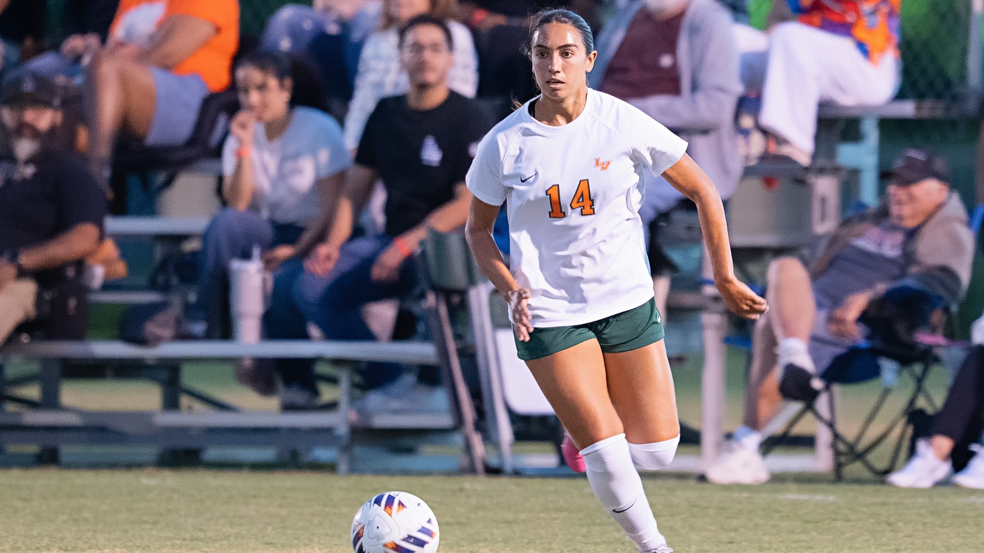 Jessica Figueroa attacks at APU