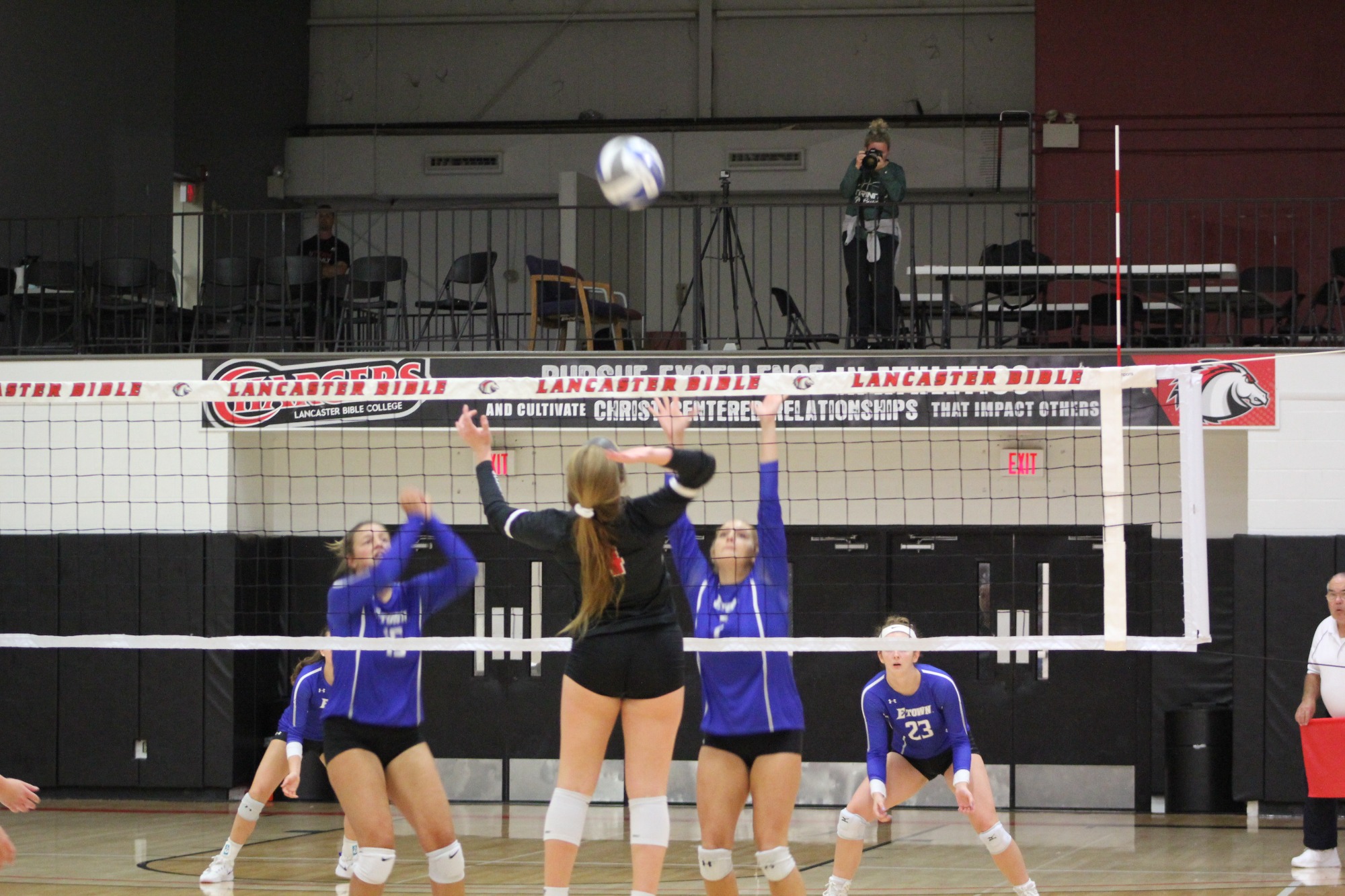 Women’s Volleyball Blanks Defenders for Eighth Straight Win Lancaster