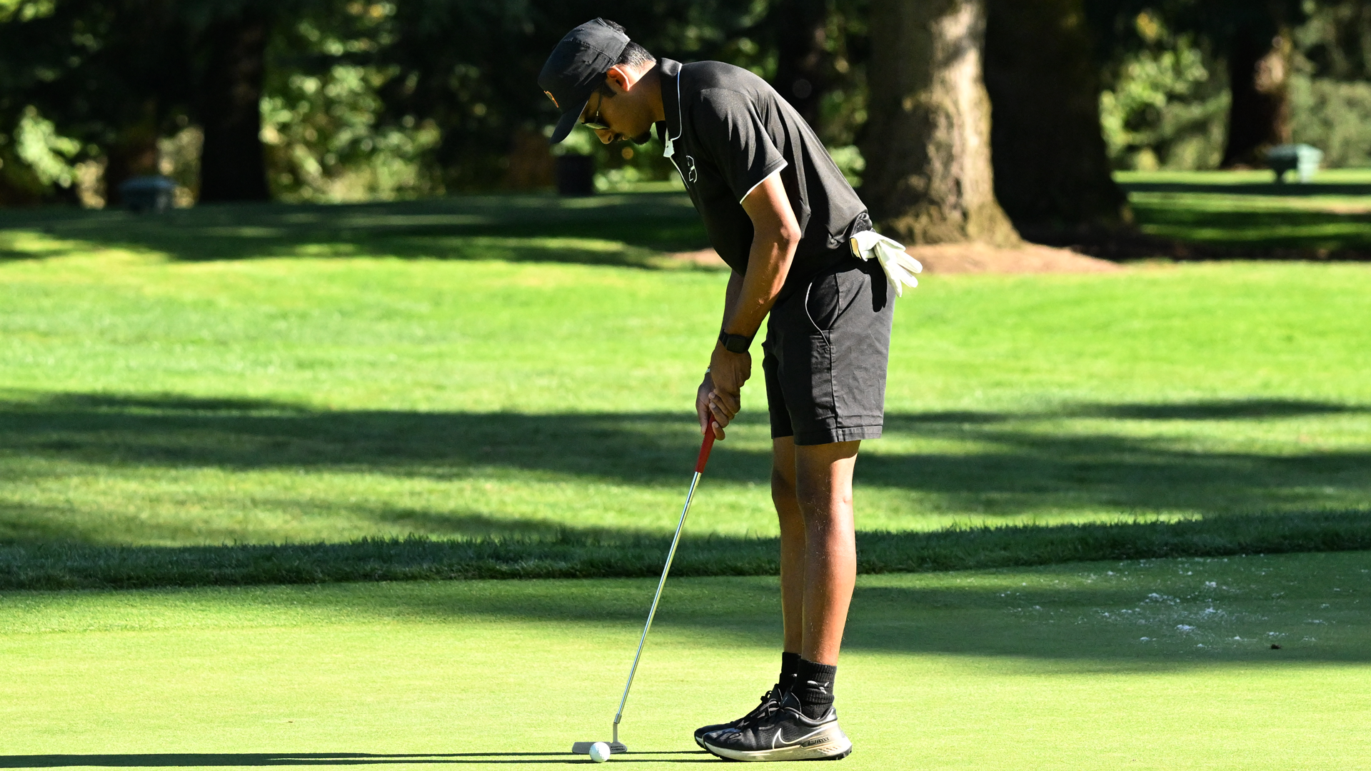 Millen Mistry gets set to putt