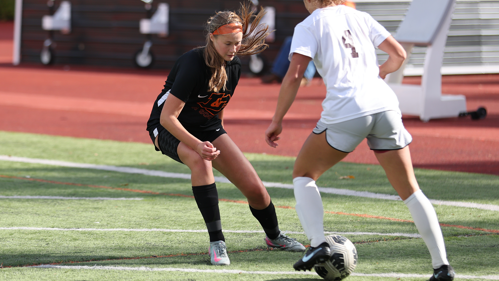 Kaedance Stubbs defends against a Puget Sound attacker