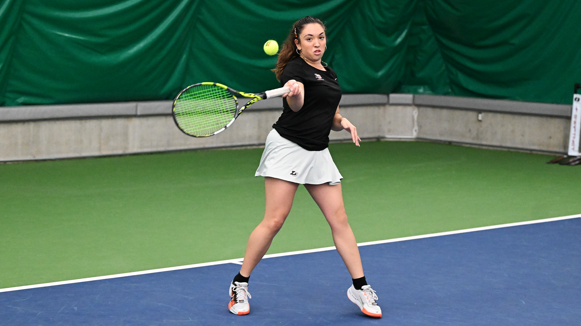 Elle Garcia hits a forehand