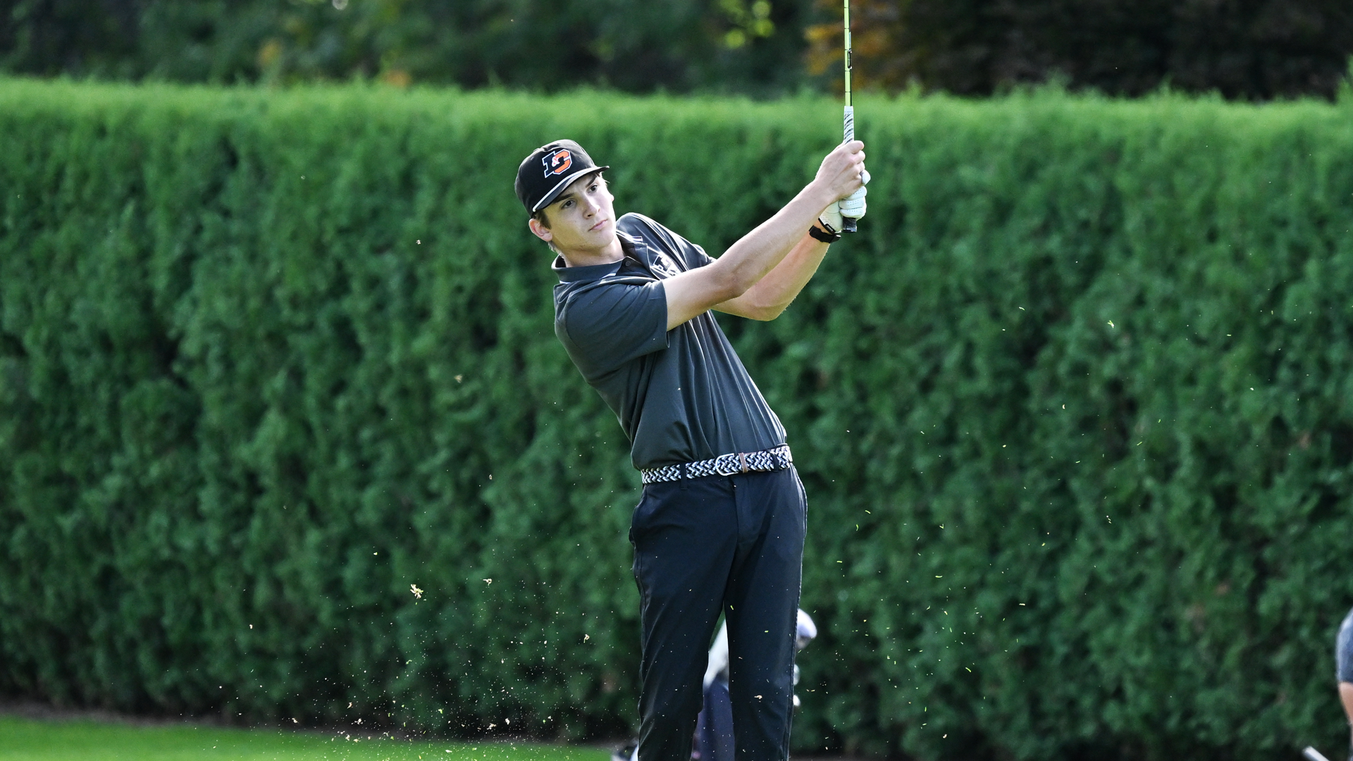 Charlie Hageman watches his chip fly towards the green