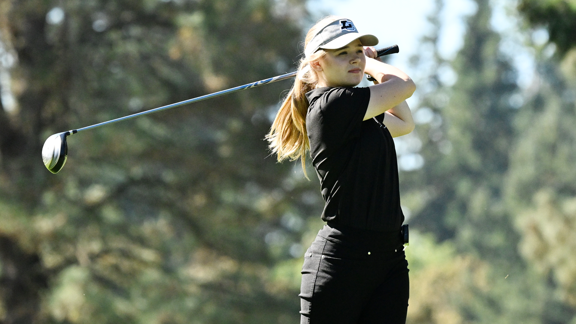 Lauren Raitanen watches her drive at Orange & Black Invitational 2025