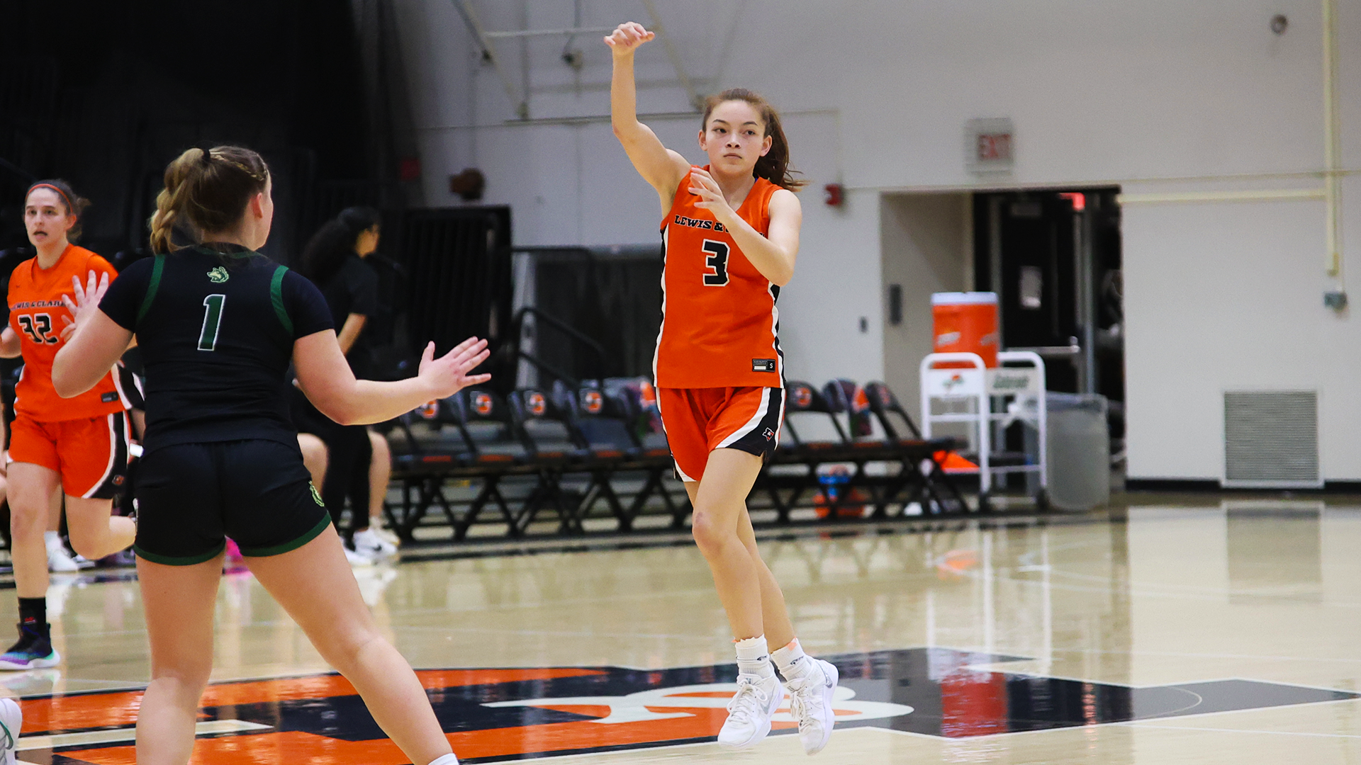 Kaitlen Carns passes the ball in a recent game.