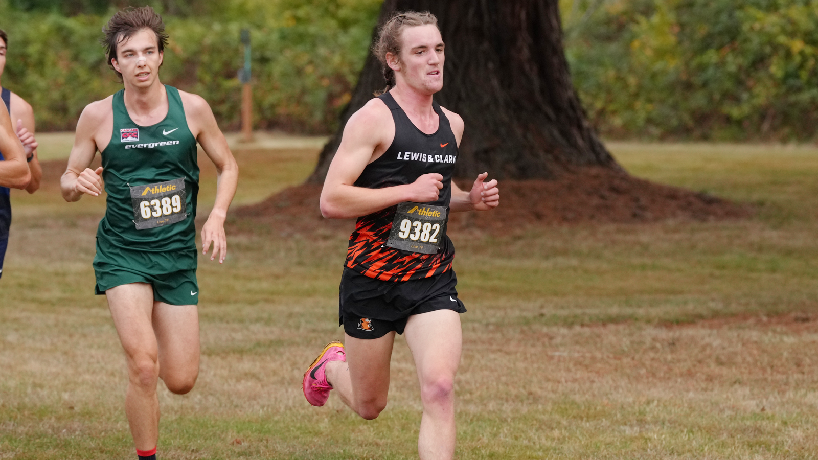 Emil Miller runs ahead of a pack of runner at the 2026 George Ojai Invitational