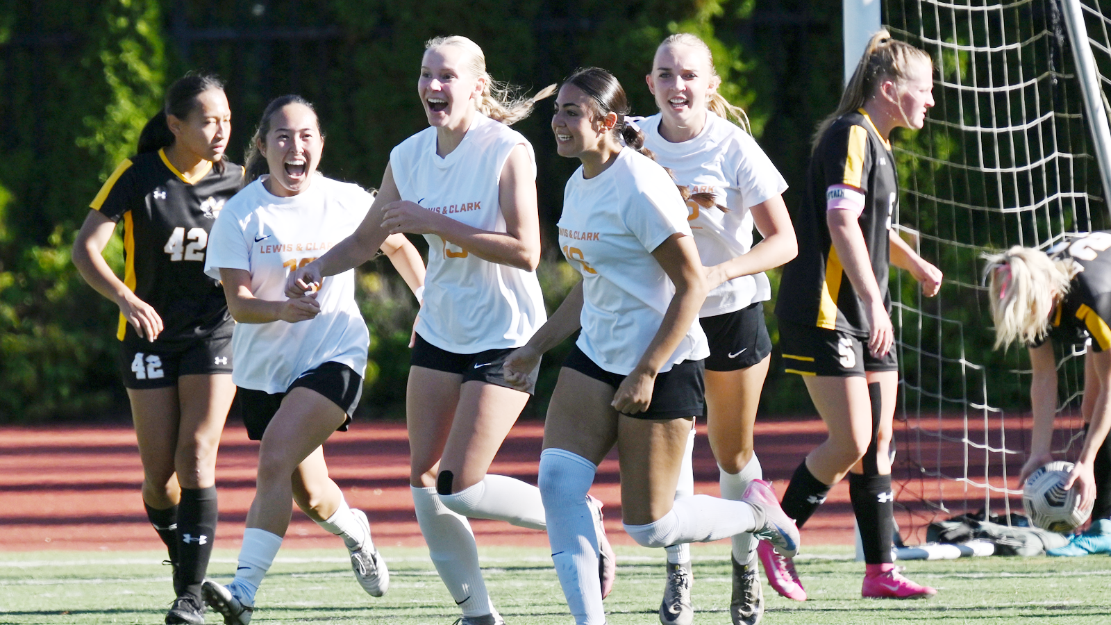 Women's soccer celebrates Ava Lazzara's game-tying goal against Pacific Lutheran
