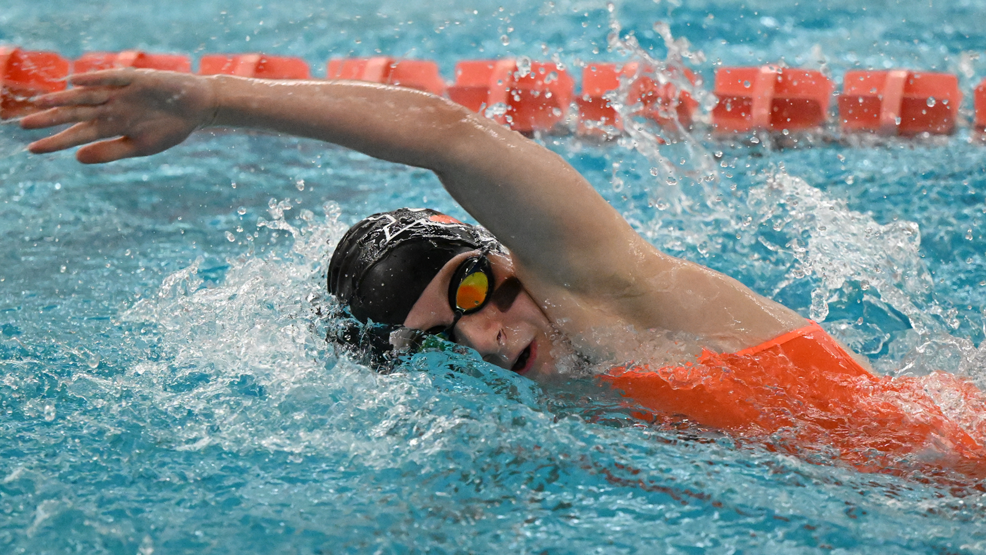 Ella Gimon swims the freestyle 