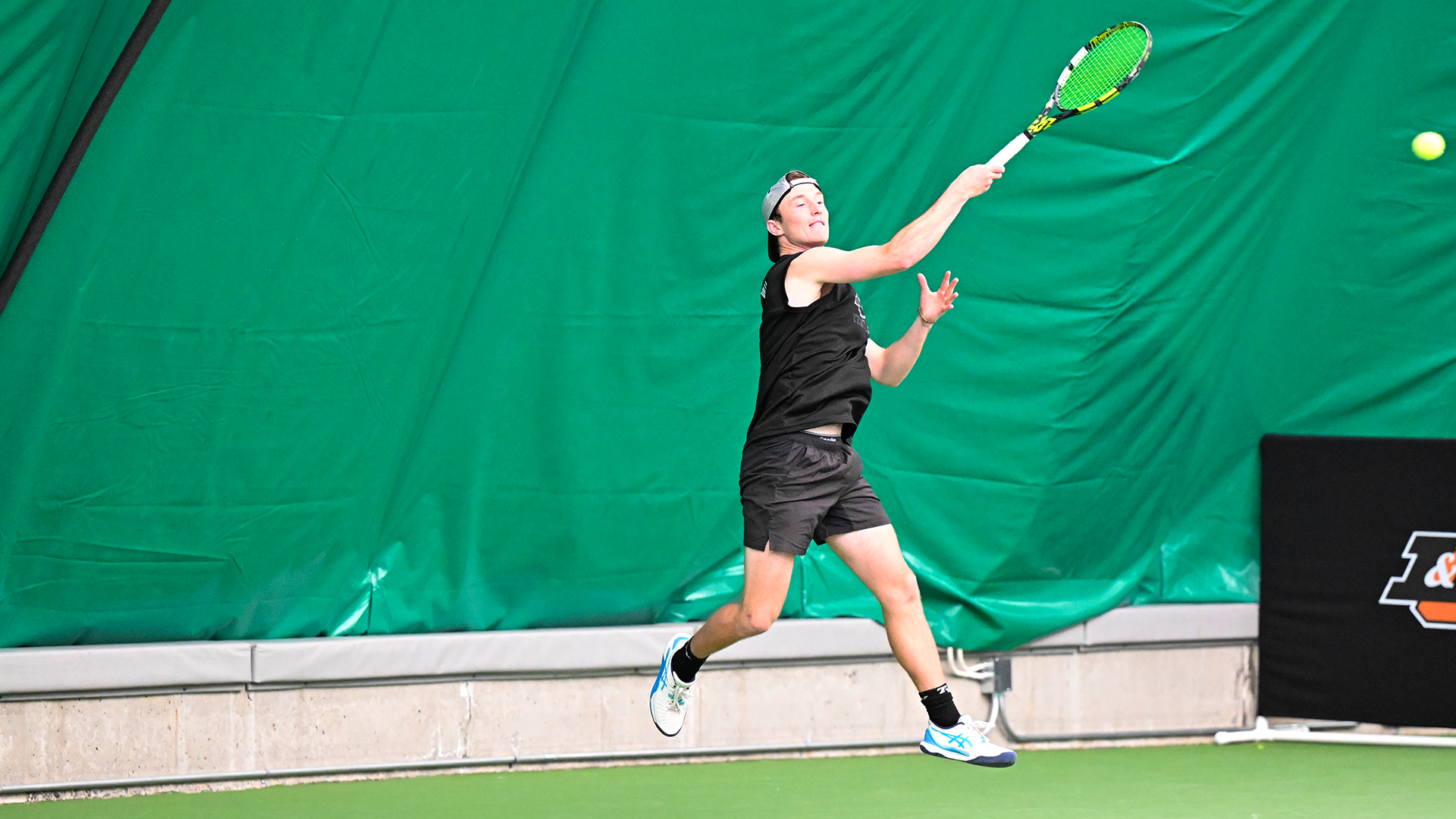 Kai Wills hits a baseline forehand. 