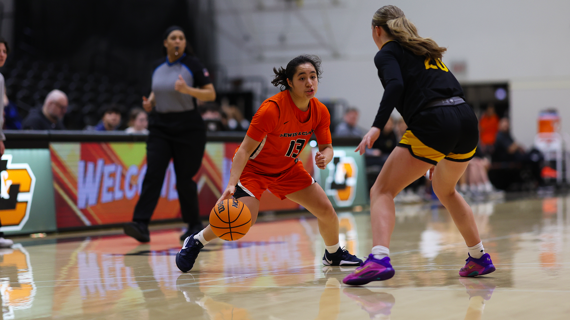 Lilly Jordan dribbles past a defender.