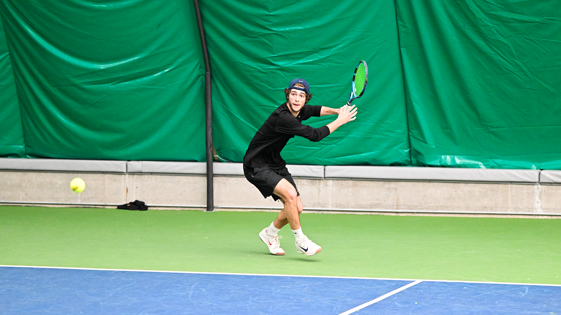 Noah Sutin waits for the ball on the baseline. 