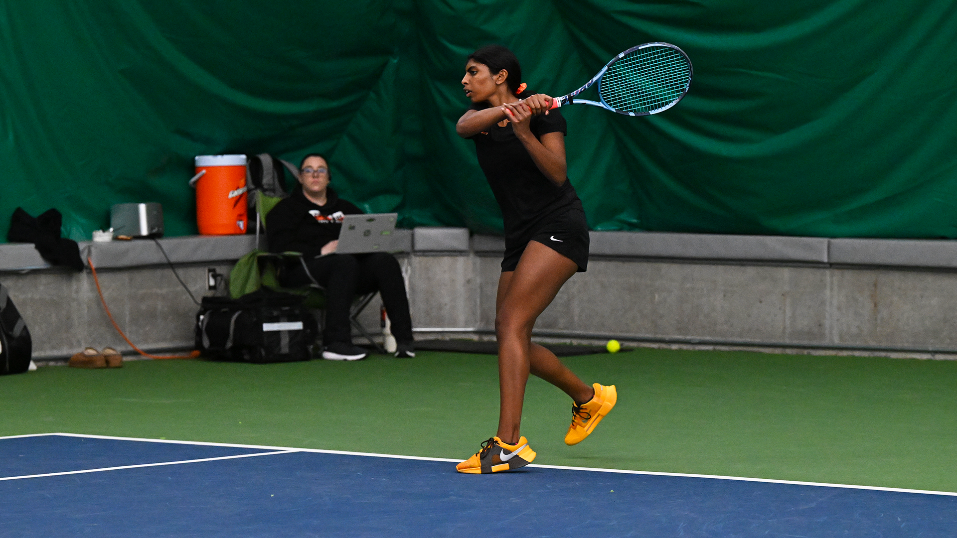 Susanna Anand hits a baseline forehand. 