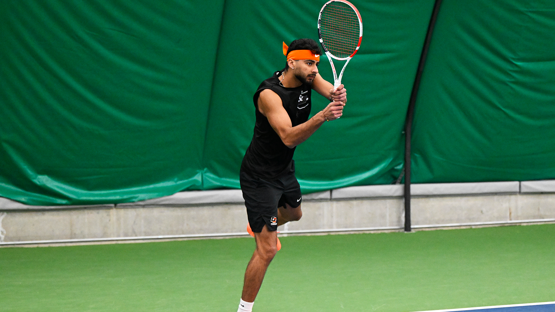 Arnav Bishnoi hits a baseline backhand