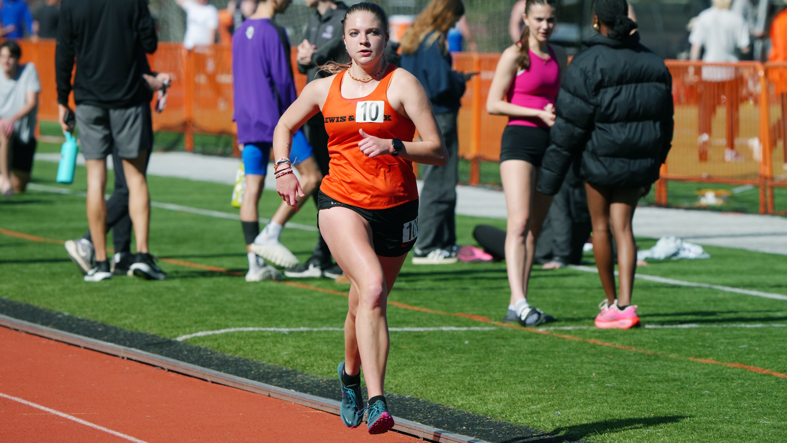 Emogene Lutz sprints for the finish line