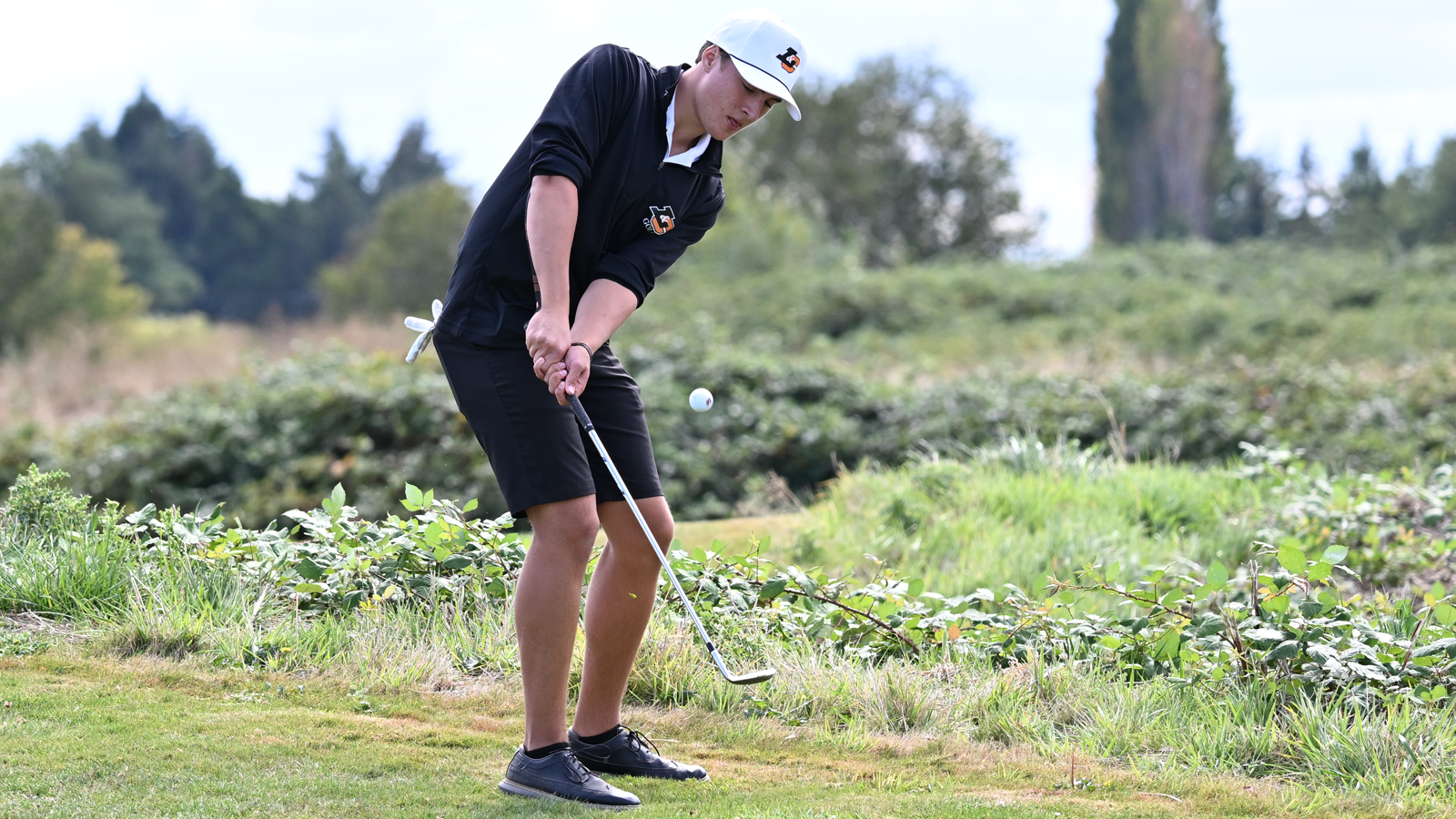 Ben Oates hits a chip shot from the rough