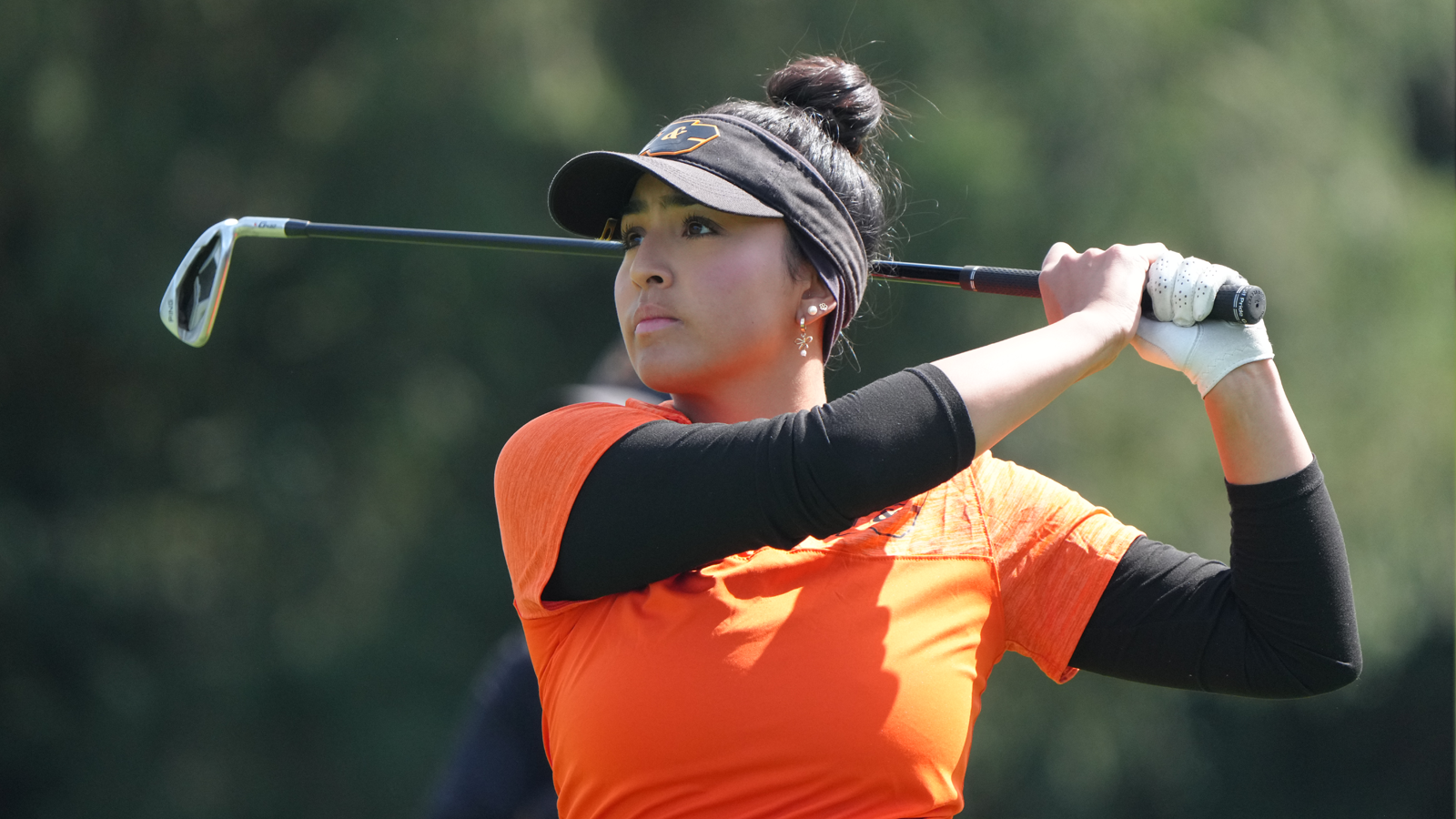 Natalie Nuñez Lezama watches her iron shot fly towards the green