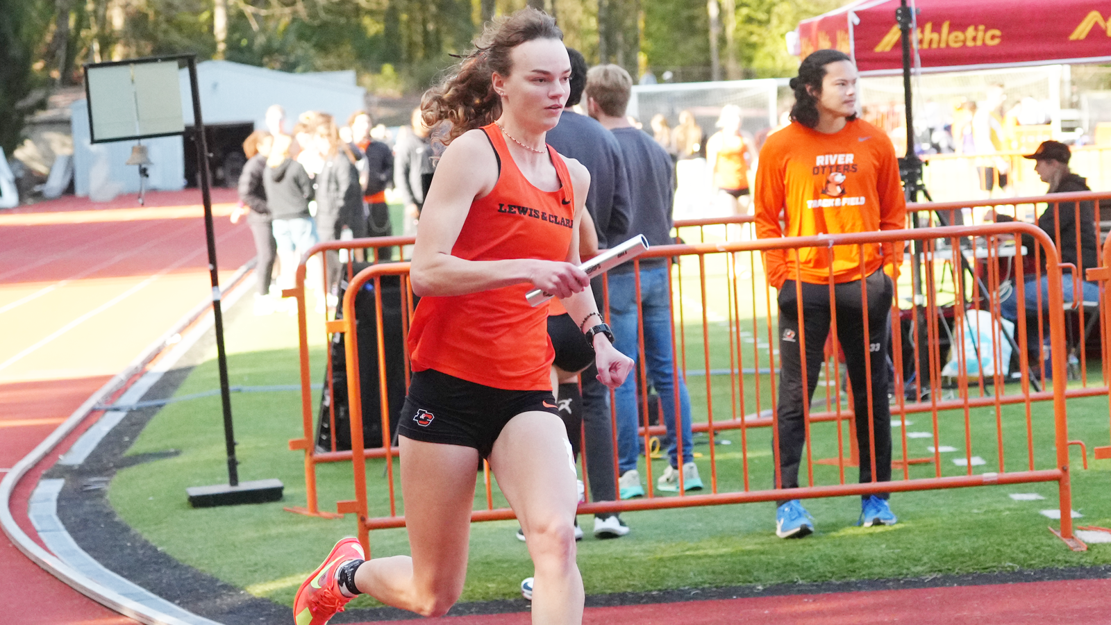 Malia Heien runs the 4x400M Relay 