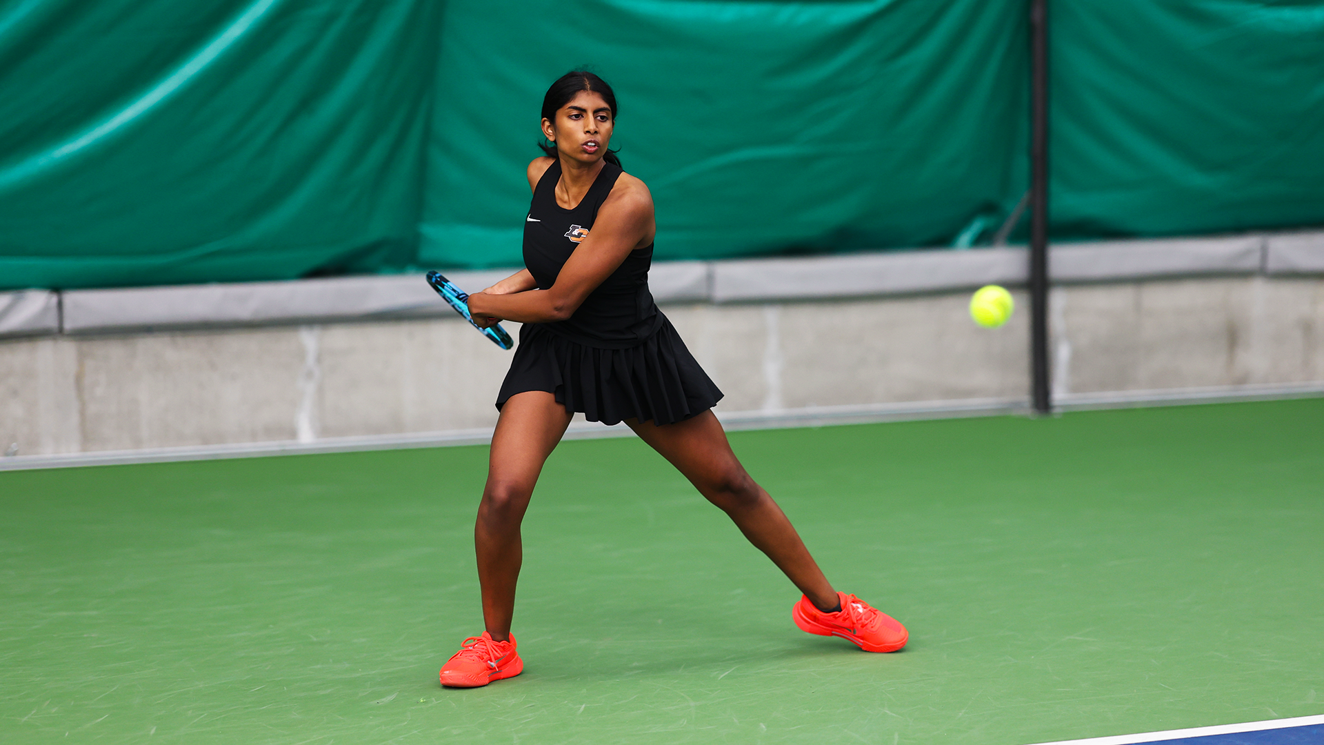 Susanna Anand hits a baseline backhand. 