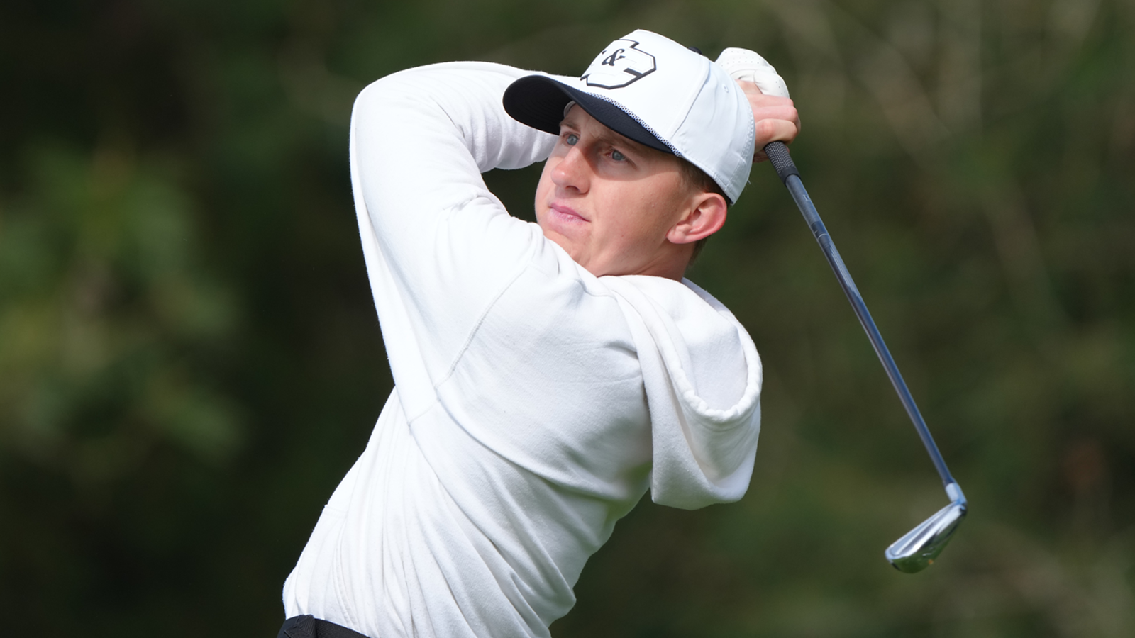 Luke Blankinship watches his shot fly towards the green