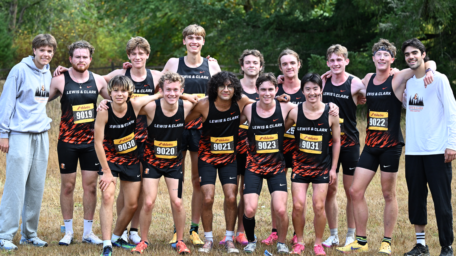 Men's Cross Country Group Photo after Winning L&C XC Opener