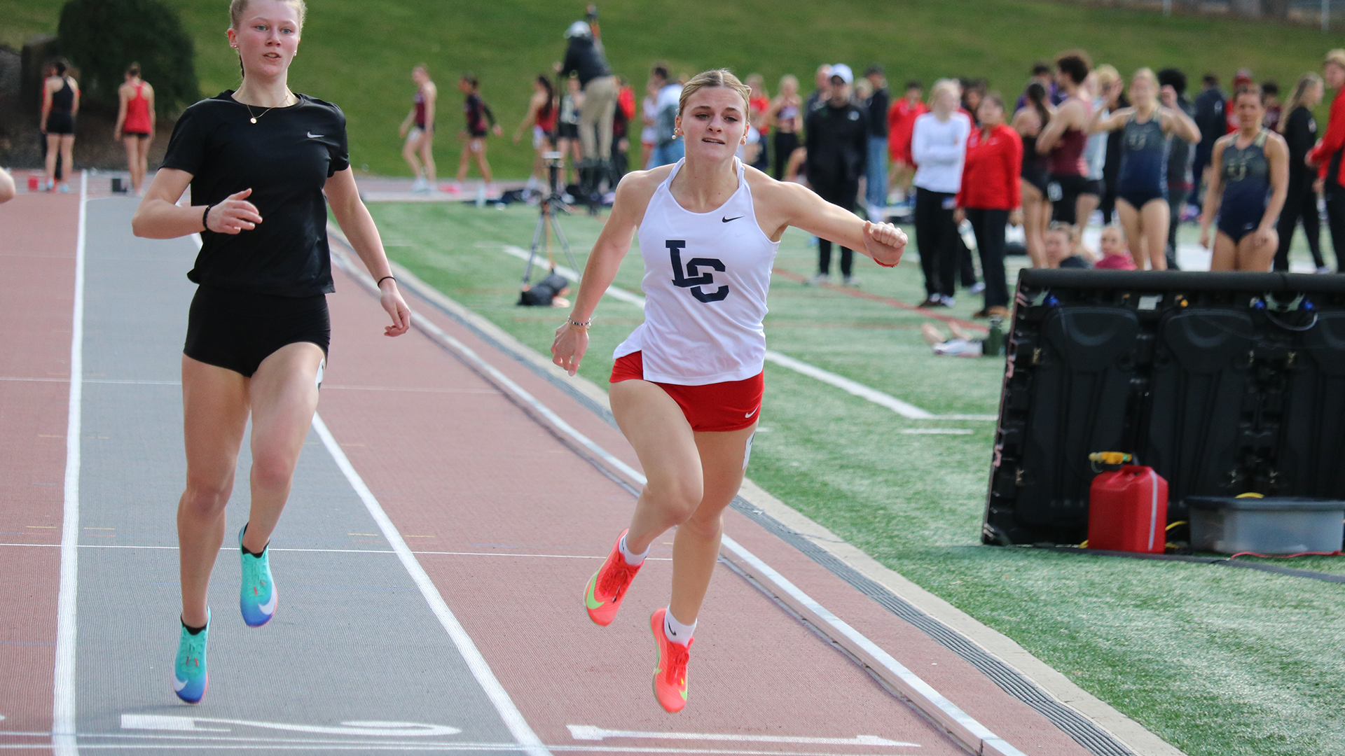 Claire Dooley sprints across finish line