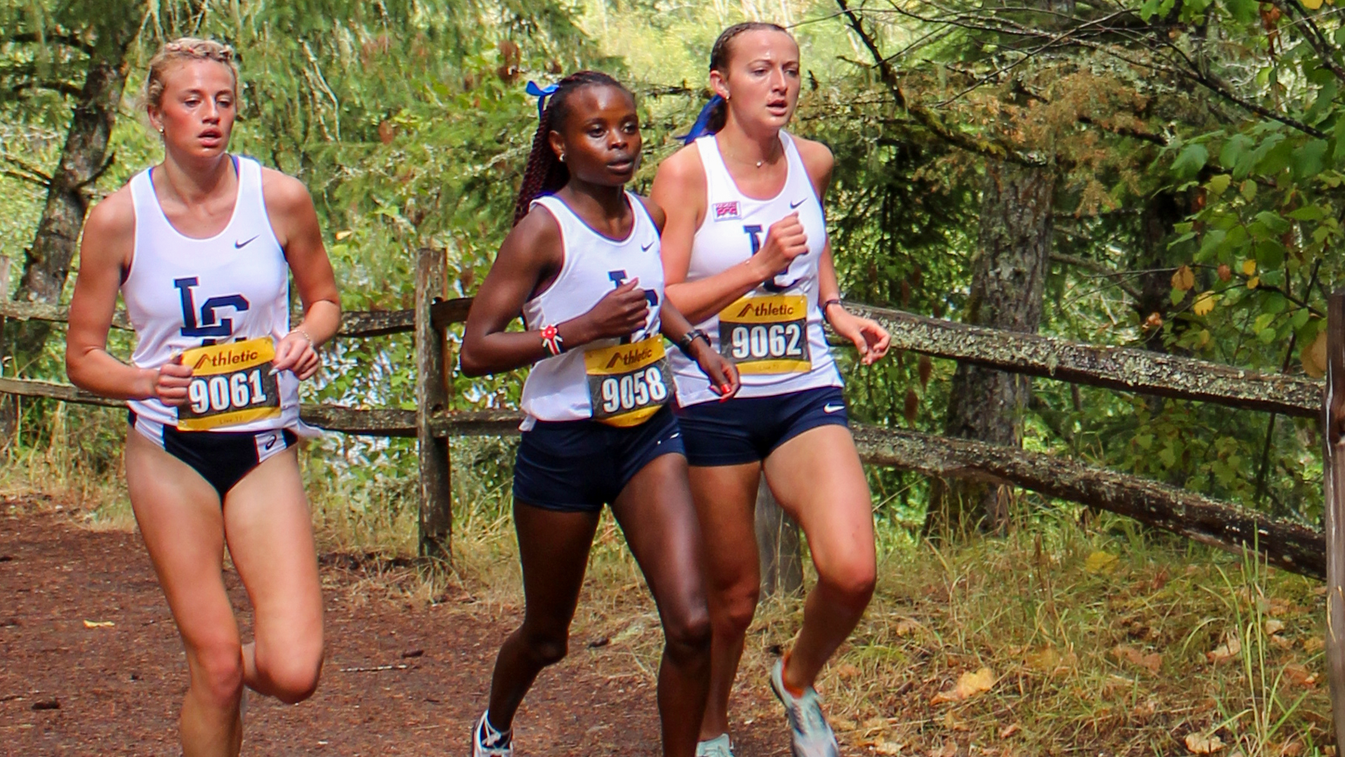 Kelsey Plymale, Damaris Kibiwot and Aubree Williams running
