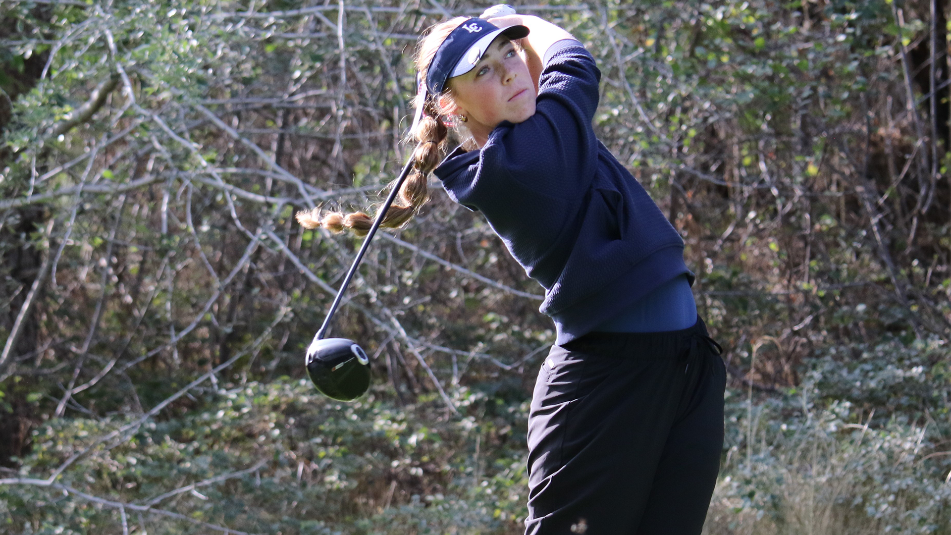 Kamryn Mansfield swings a golf club