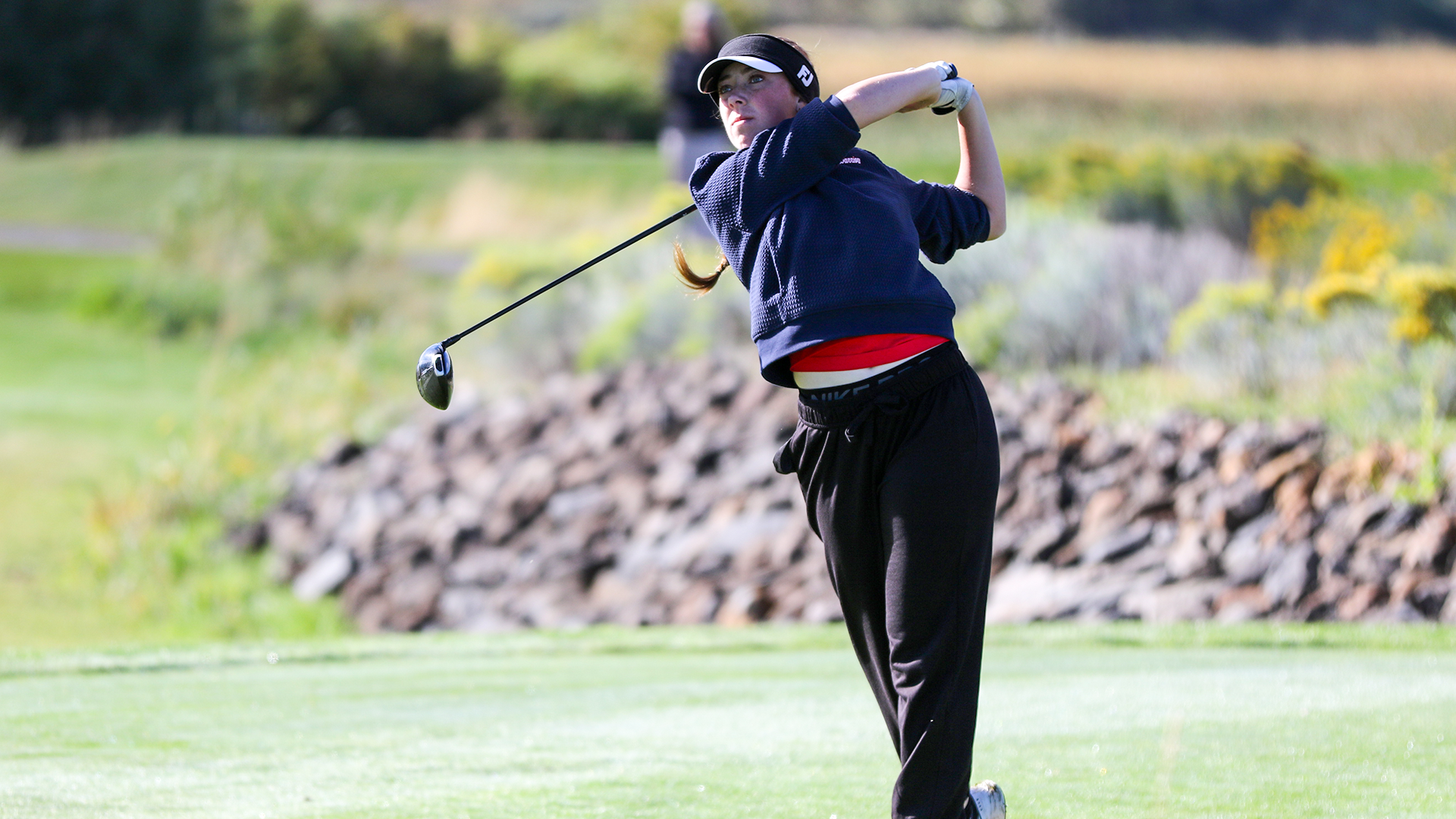 Kamryn Mansfield swings a golf club